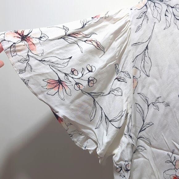 ASTR the Label Flutter Sleeve Crossover Top White Watercolor Floral Women's L - Picture 4 of 8